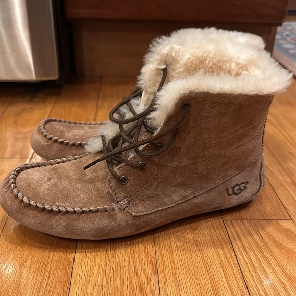 UGG Boots - Picture 3 of 9
